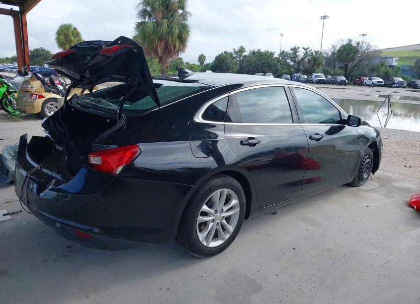 Photo 4 of 2017 Chevrolet Malibu 1LT (VIN 1G1ZE5ST3HF137738)