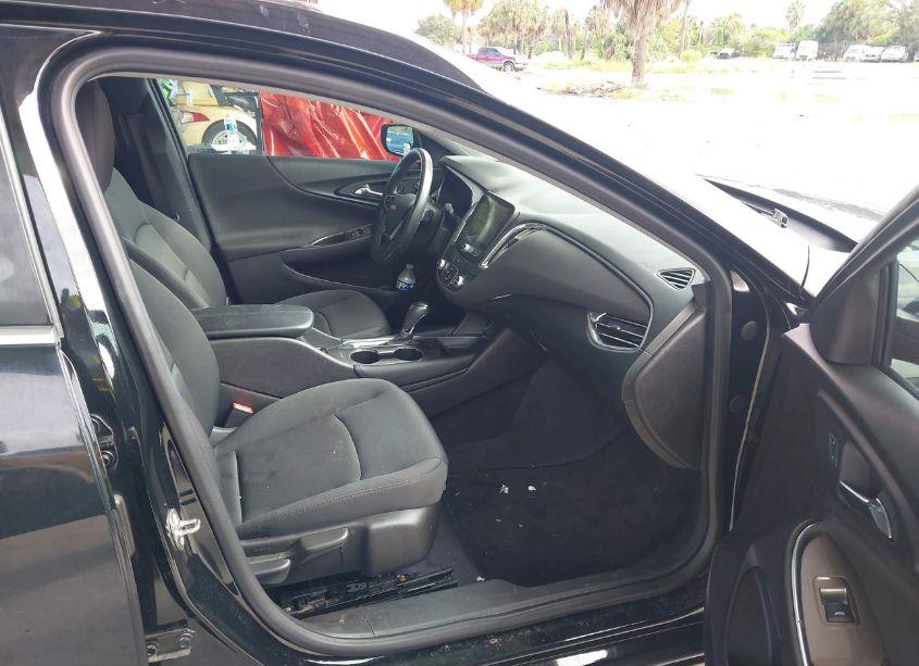 Photo 5 of 2017 Chevrolet Malibu 1LT (VIN 1G1ZE5ST3HF137738)