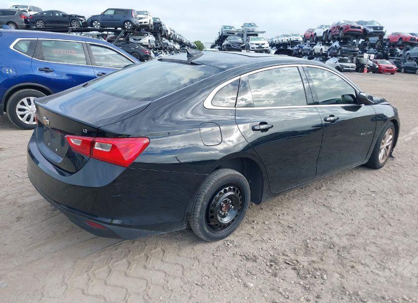 Photo 4 of 2017 Chevrolet Malibu 1LT (VIN 1G1ZE5ST3HF193839)
