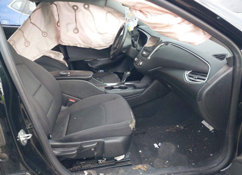 Photo 5 of 2017 Chevrolet Malibu 1LT (VIN 1G1ZE5ST3HF193839)