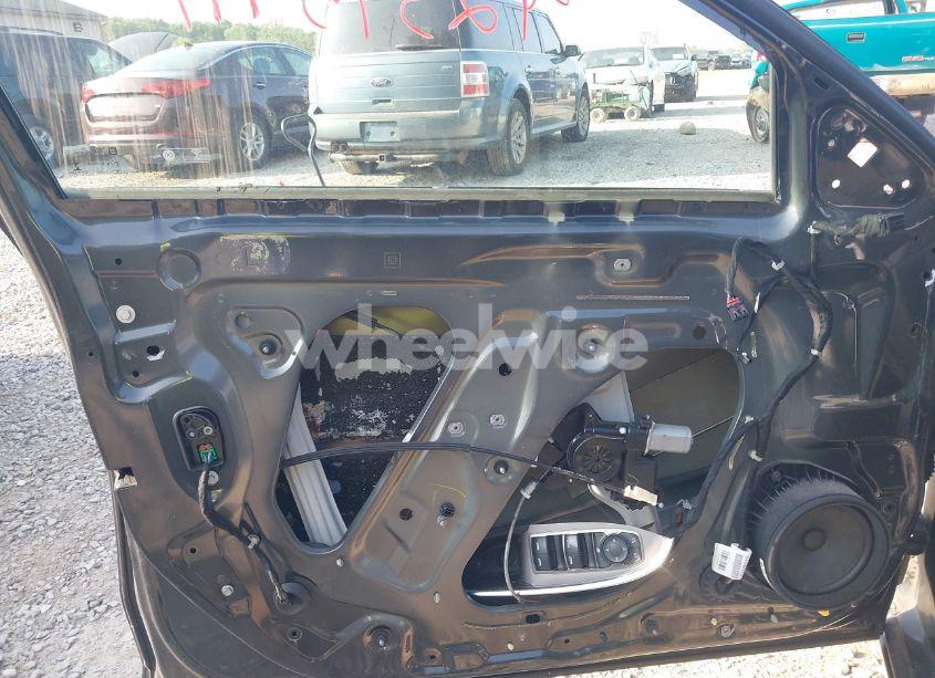 Photo 6 of 2017 Chevrolet Malibu 1LT (VIN 1G1ZE5ST3HF242053)