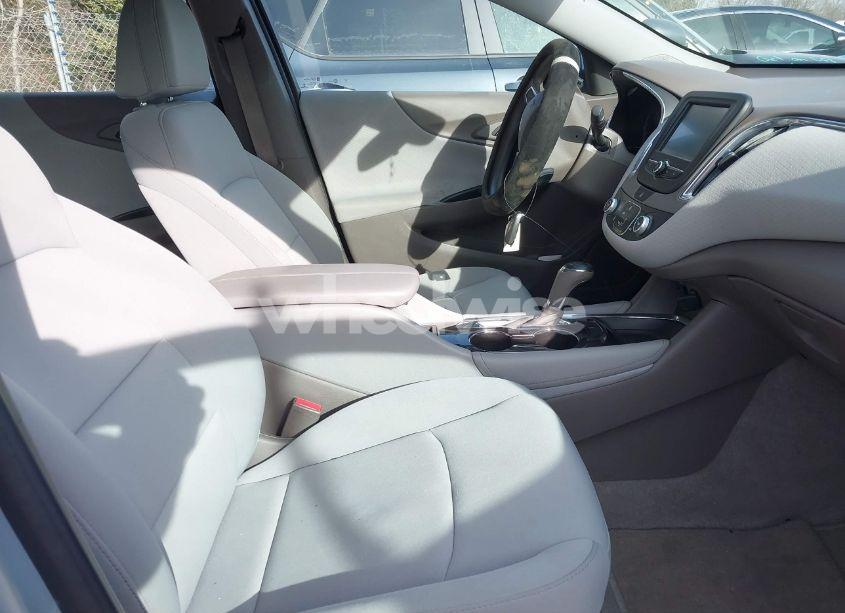 Photo 5 of 2017 Chevrolet Malibu 1LT (VIN 1G1ZE5ST3HF268734)