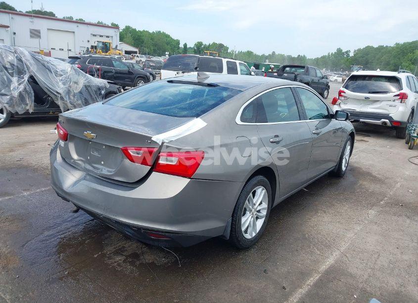 Photo 4 of 2017 Chevrolet Malibu 1LT (VIN 1G1ZE5ST3HF272752)
