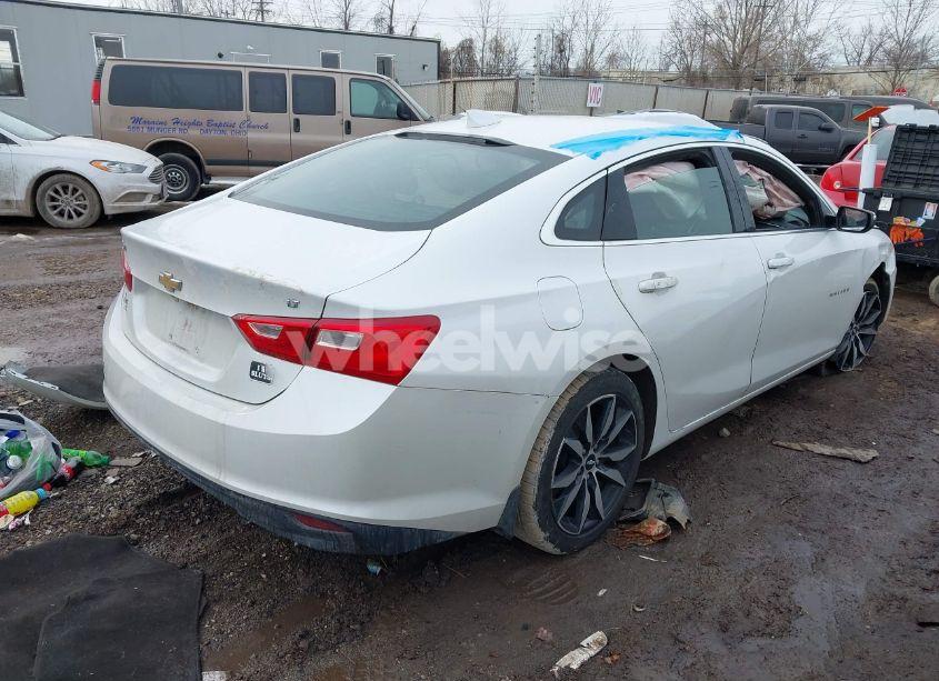 Photo 4 of 2017 Chevrolet Malibu 1LT (VIN 1G1ZE5ST3HF273996)