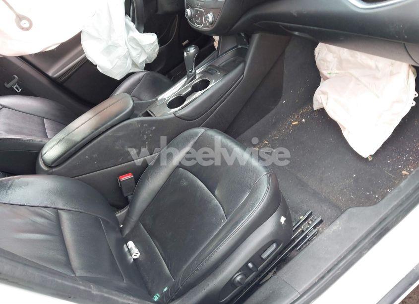 Photo 5 of 2017 Chevrolet Malibu 1LT (VIN 1G1ZE5ST3HF273996)