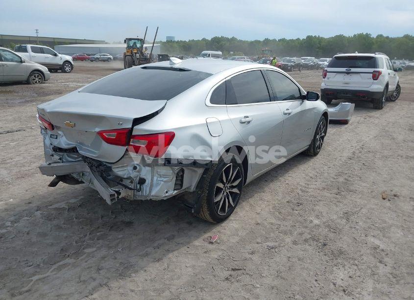 Photo 4 of 2017 Chevrolet Malibu 1LT (VIN 1G1ZE5ST3HF277238)