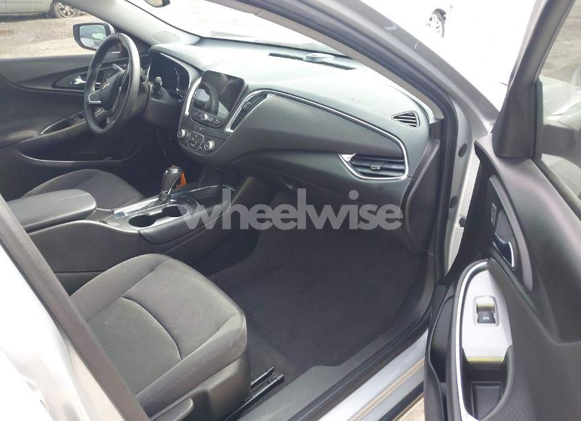 Photo 5 of 2017 Chevrolet Malibu 1LT (VIN 1G1ZE5ST3HF277238)