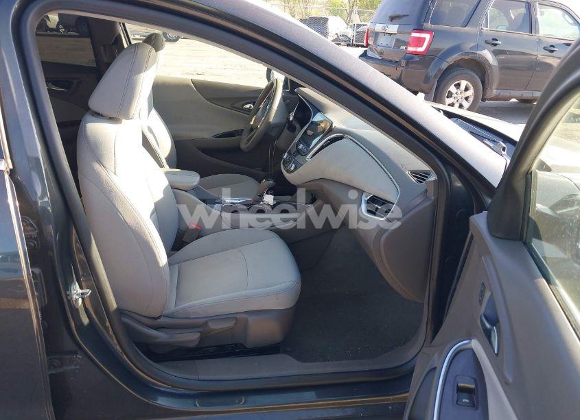 Photo 5 of 2016 Chevrolet Malibu 1LT (VIN 1G1ZE5ST4GF177356)