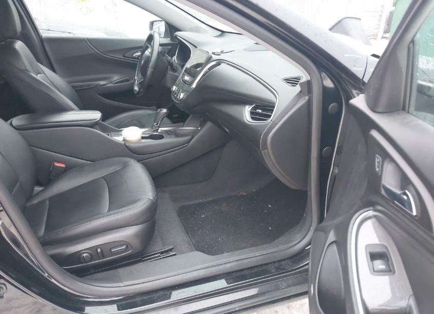 Photo 5 of 2016 Chevrolet Malibu 1LT (VIN 1G1ZE5ST4GF178393)