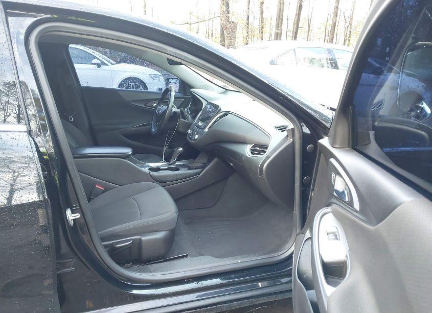 Photo 5 of 2016 Chevrolet Malibu 1LT (VIN 1G1ZE5ST4GF191838)