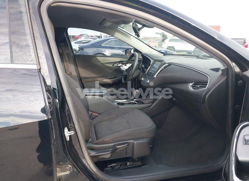 Photo 5 of 2016 Chevrolet Malibu 1LT (VIN 1G1ZE5ST4GF202496)