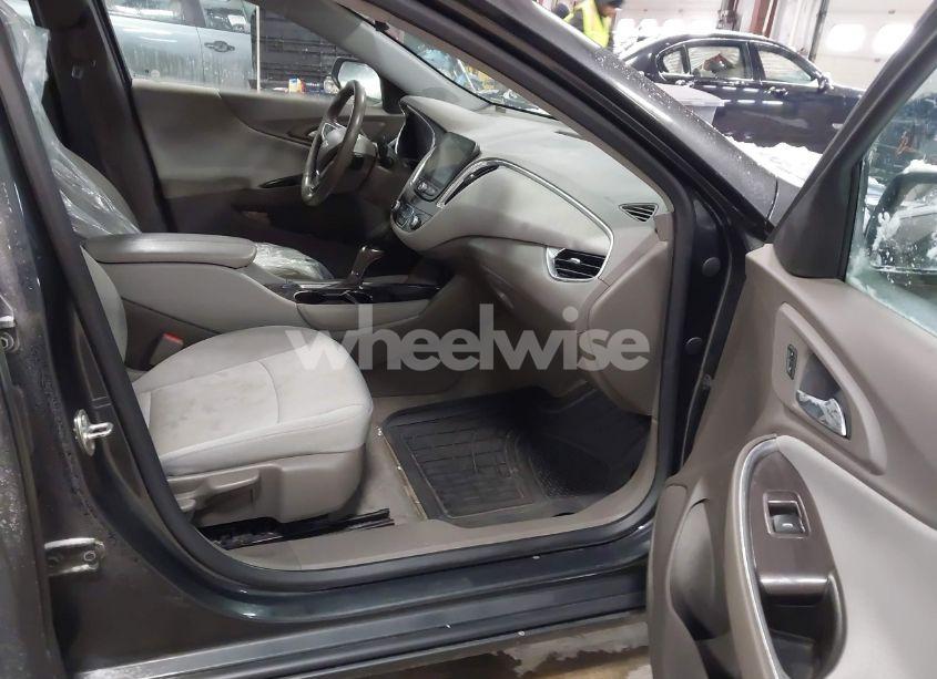 Photo 5 of 2016 Chevrolet Malibu 1LT (VIN 1G1ZE5ST4GF220349)