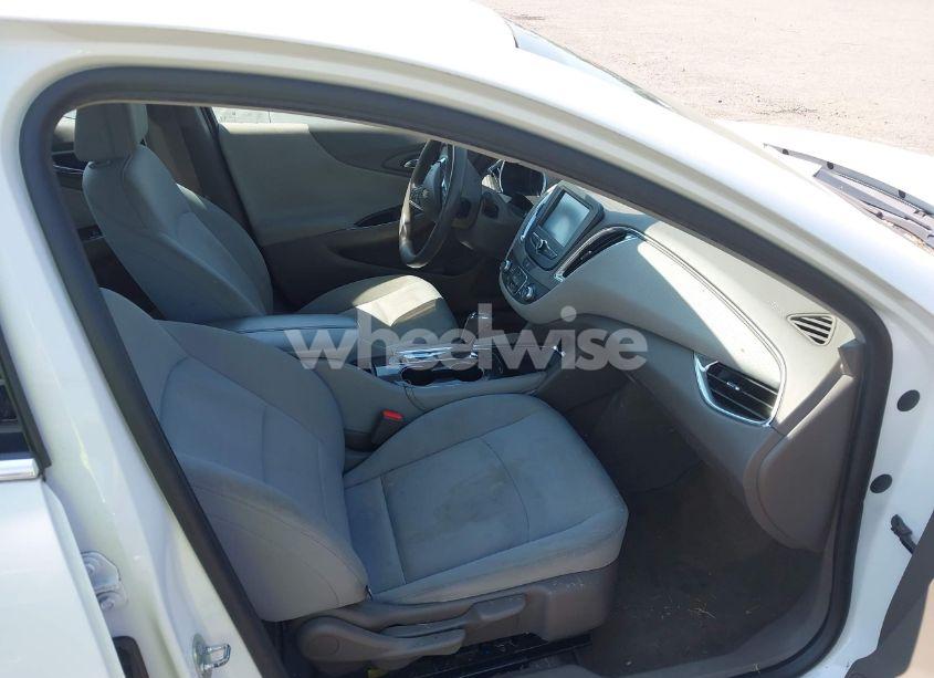 Photo 5 of 2016 Chevrolet Malibu 1LT (VIN 1G1ZE5ST4GF225938)