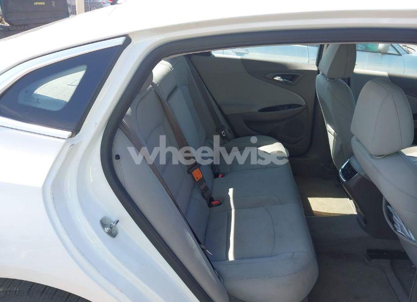 Photo 8 of 2016 Chevrolet Malibu 1LT (VIN 1G1ZE5ST4GF225938)