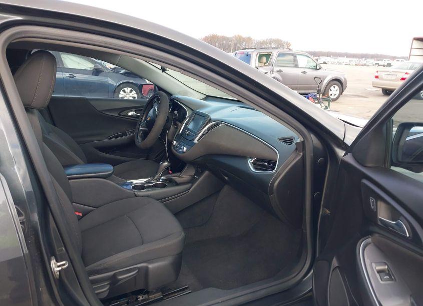 Photo 5 of 2016 Chevrolet Malibu 1LT (VIN 1G1ZE5ST4GF230315)