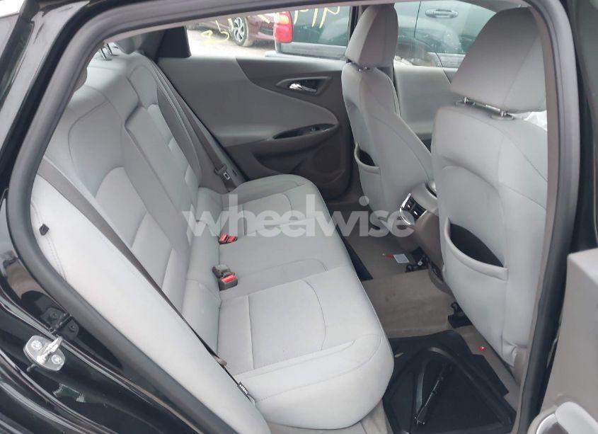 Photo 8 of 2016 Chevrolet Malibu 1LT (VIN 1G1ZE5ST4GF230797)