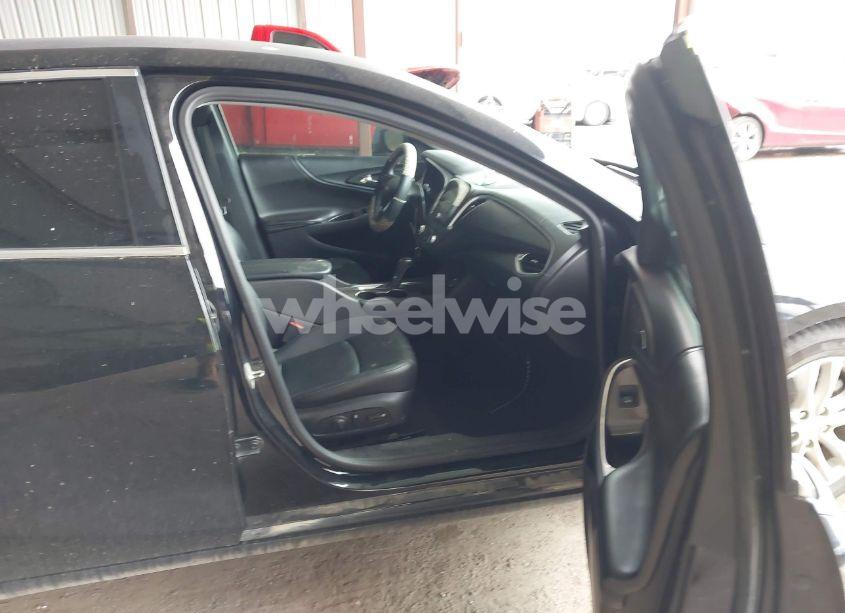 Photo 5 of 2016 Chevrolet Malibu 1LT (VIN 1G1ZE5ST4GF256140)