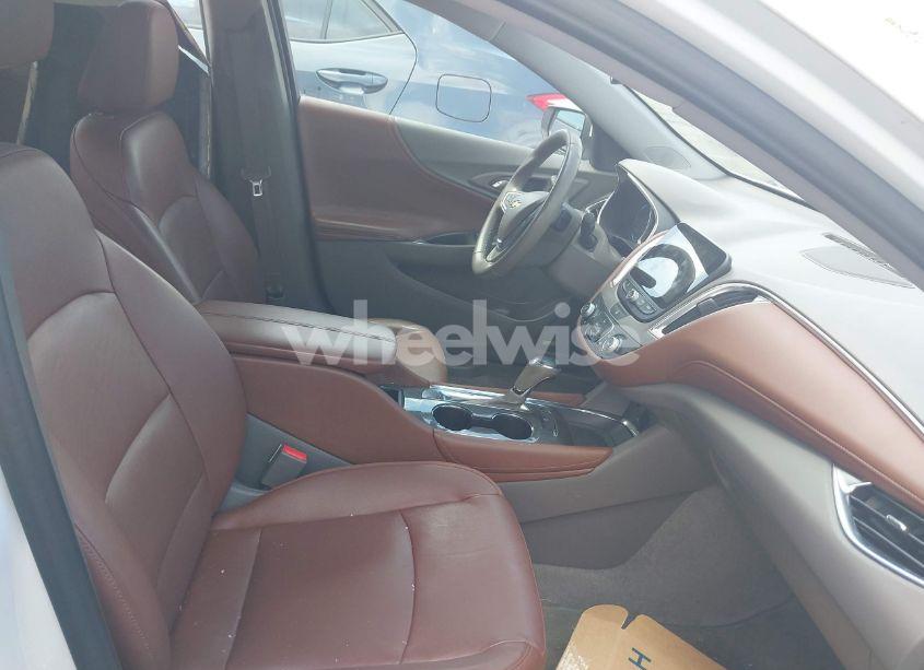 Photo 5 of 2016 Chevrolet Malibu 1LT (VIN 1G1ZE5ST4GF257692)