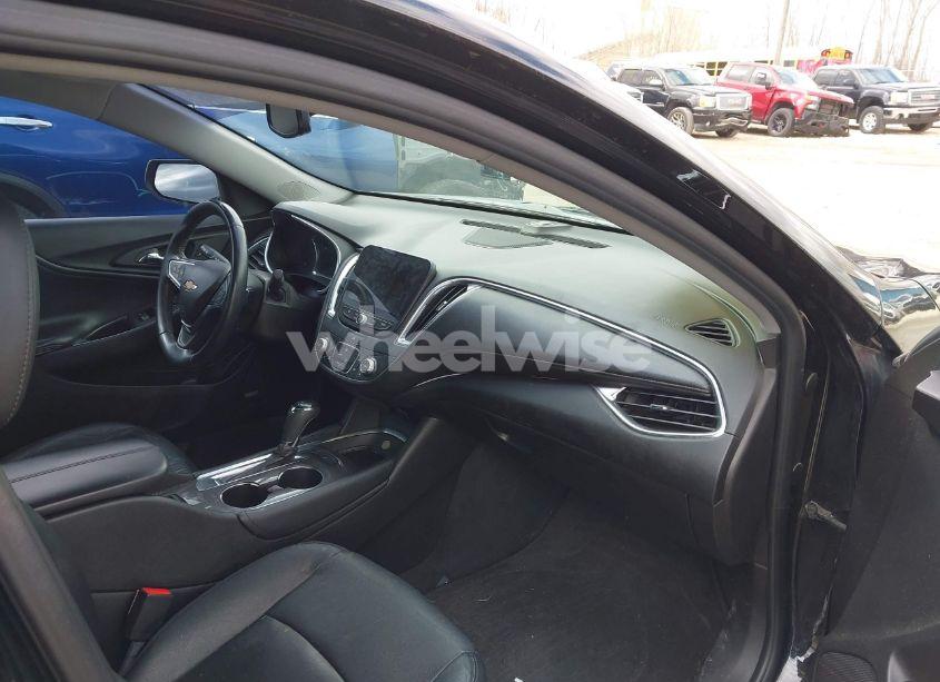 Photo 5 of 2016 Chevrolet Malibu 1LT (VIN 1G1ZE5ST4GF275979)