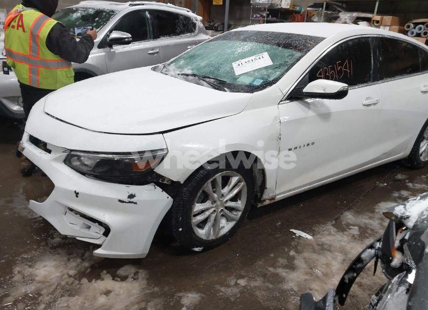 Photo 2 of 2016 Chevrolet Malibu 1LT (VIN 1G1ZE5ST4GF279949)