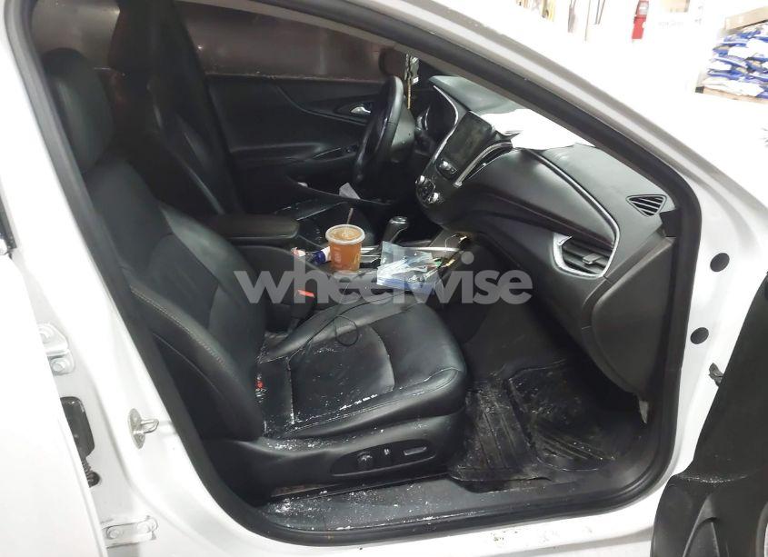 Photo 5 of 2016 Chevrolet Malibu 1LT (VIN 1G1ZE5ST4GF279949)