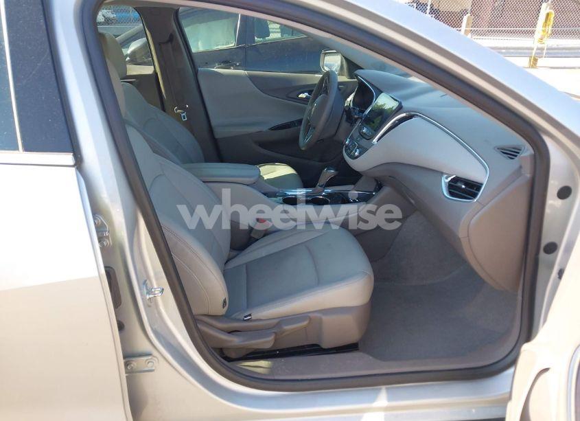 Photo 5 of 2016 Chevrolet Malibu 1LT (VIN 1G1ZE5ST4GF286920)