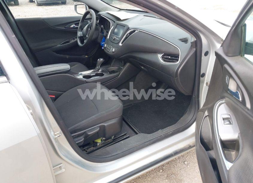 Photo 5 of 2016 Chevrolet Malibu 1LT (VIN 1G1ZE5ST4GF310634)