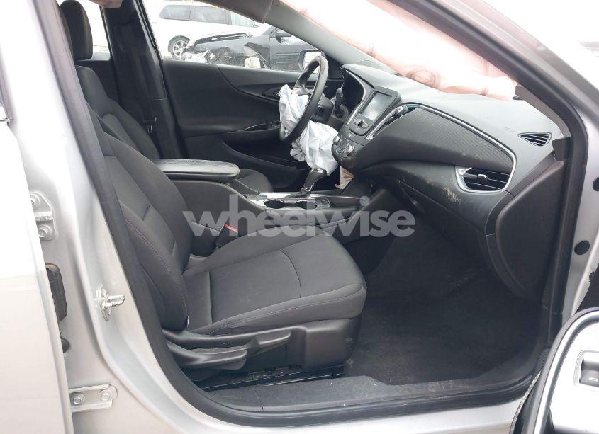 Photo 5 of 2016 Chevrolet Malibu 1LT (VIN 1G1ZE5ST4GF311458)