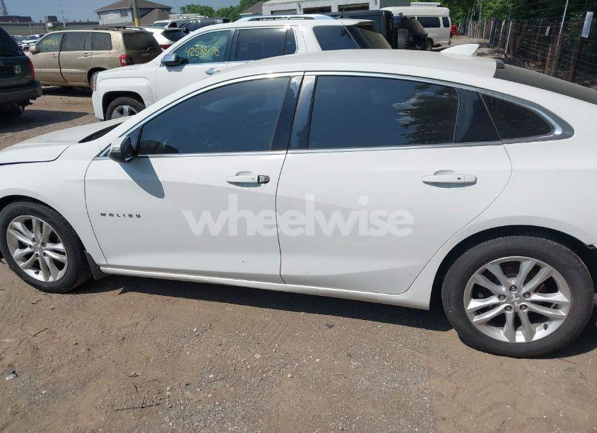 Photo 14 of 2016 Chevrolet Malibu 1LT (VIN 1G1ZE5ST4GF326106)