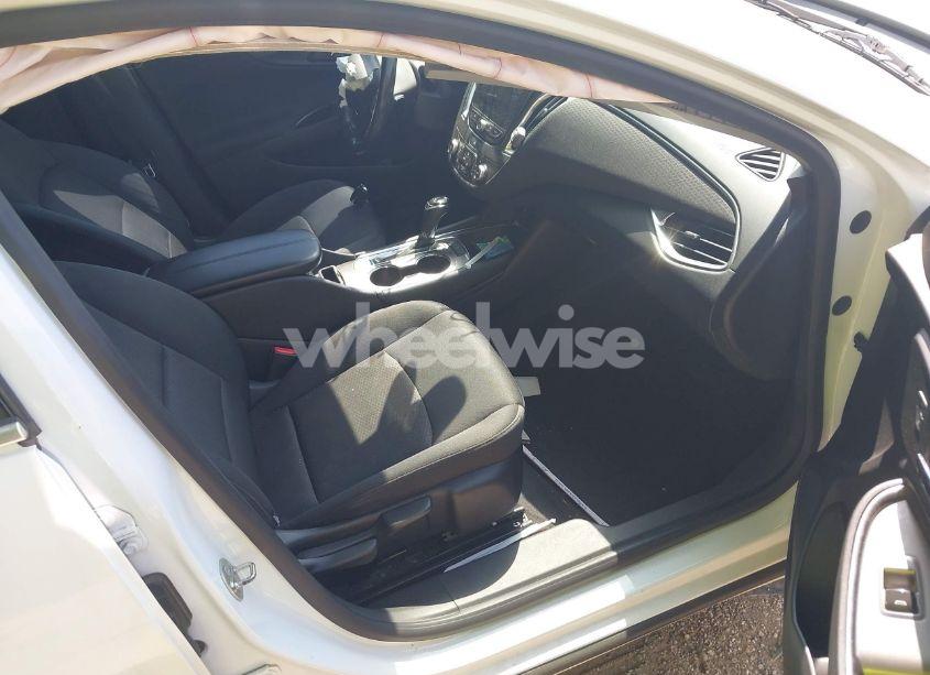 Photo 5 of 2016 Chevrolet Malibu 1LT (VIN 1G1ZE5ST4GF326106)