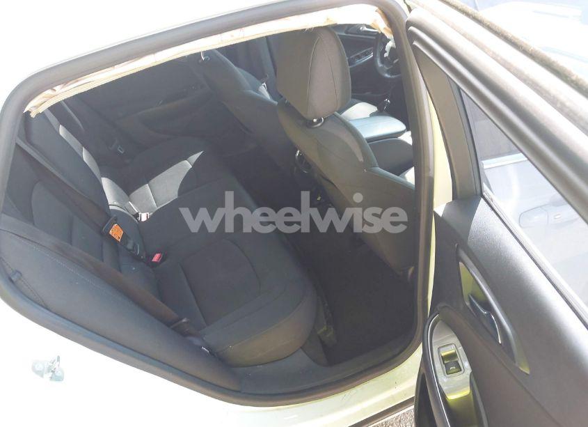 Photo 8 of 2016 Chevrolet Malibu 1LT (VIN 1G1ZE5ST4GF326106)