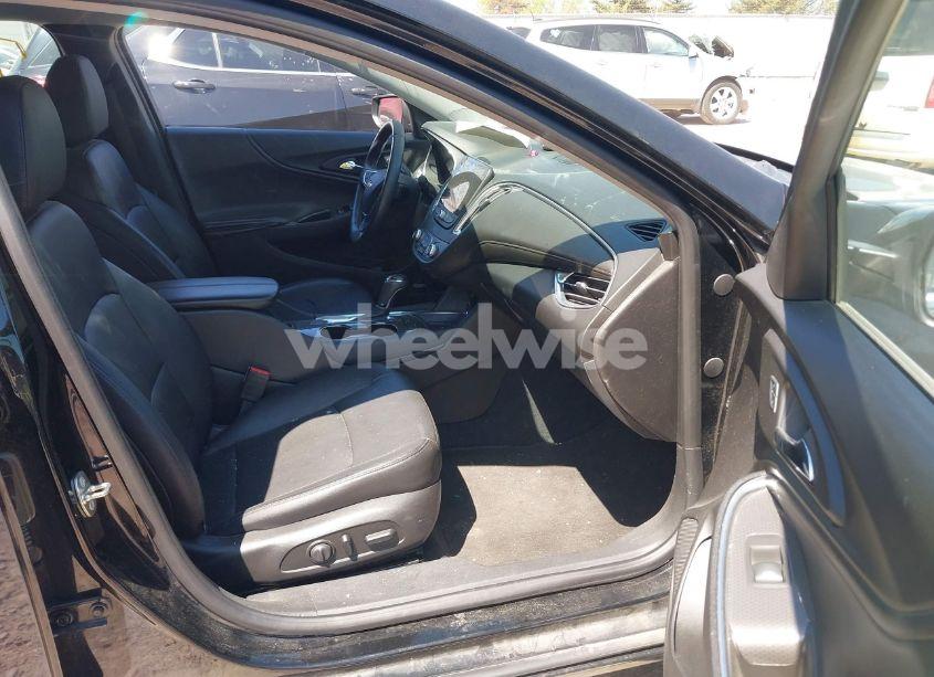 Photo 5 of 2016 Chevrolet Malibu 1LT (VIN 1G1ZE5ST4GF344668)