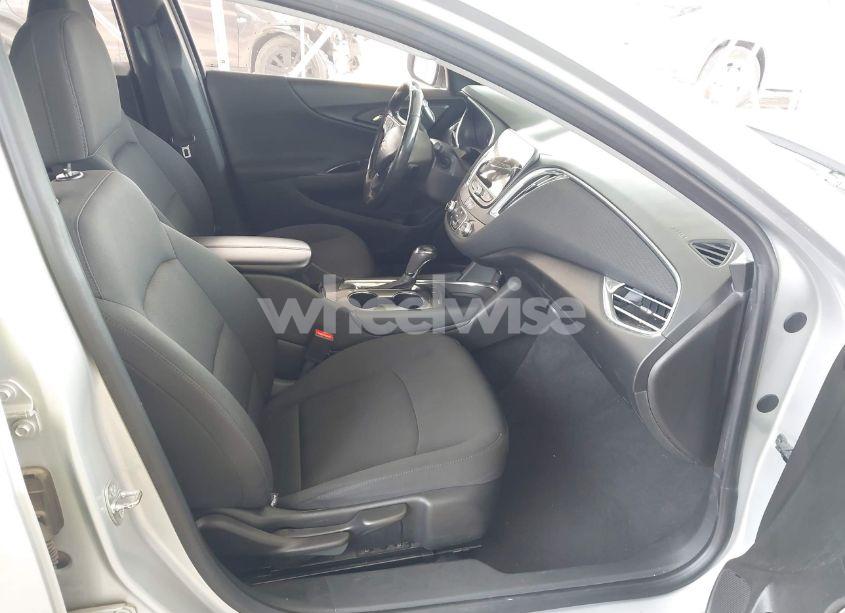 Photo 5 of 2016 Chevrolet Malibu 1LT (VIN 1G1ZE5ST4GF348056)