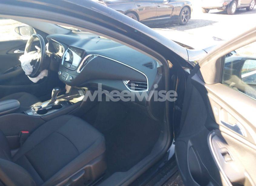 Photo 5 of 2016 Chevrolet Malibu 1LT (VIN 1G1ZE5ST4GF348283)