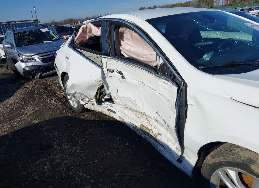 Photo 6 of 2016 Chevrolet Malibu 1LT (VIN 1G1ZE5ST4GF349529)