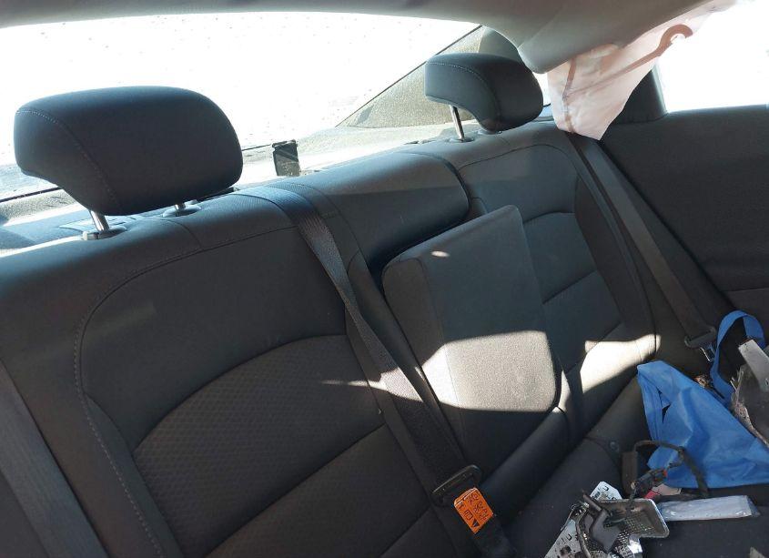 Photo 8 of 2016 Chevrolet Malibu 1LT (VIN 1G1ZE5ST4GF349529)