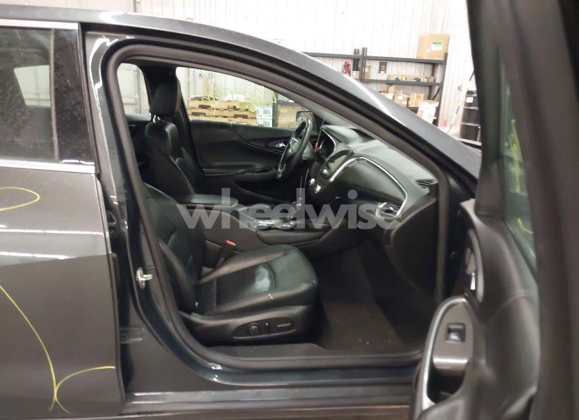 Photo 5 of 2017 Chevrolet Malibu 1LT (VIN 1G1ZE5ST4HF139756)