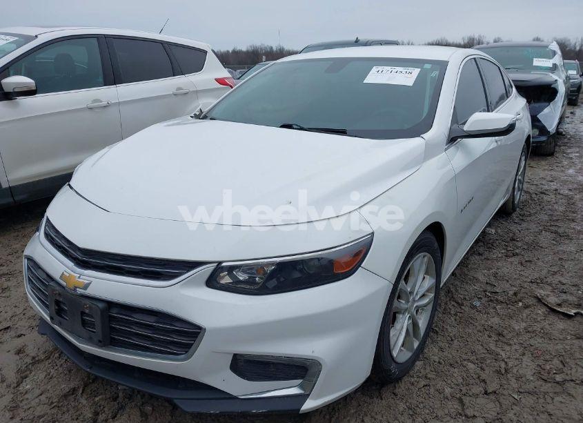 Photo 2 of 2017 Chevrolet Malibu 1LT (VIN 1G1ZE5ST4HF142835)