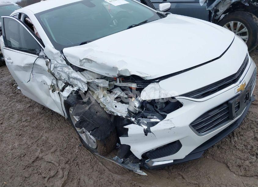 Photo 5 of 2017 Chevrolet Malibu 1LT (VIN 1G1ZE5ST4HF142835)