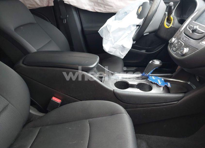 Photo 5 of 2017 Chevrolet Malibu 1LT (VIN 1G1ZE5ST4HF142866)