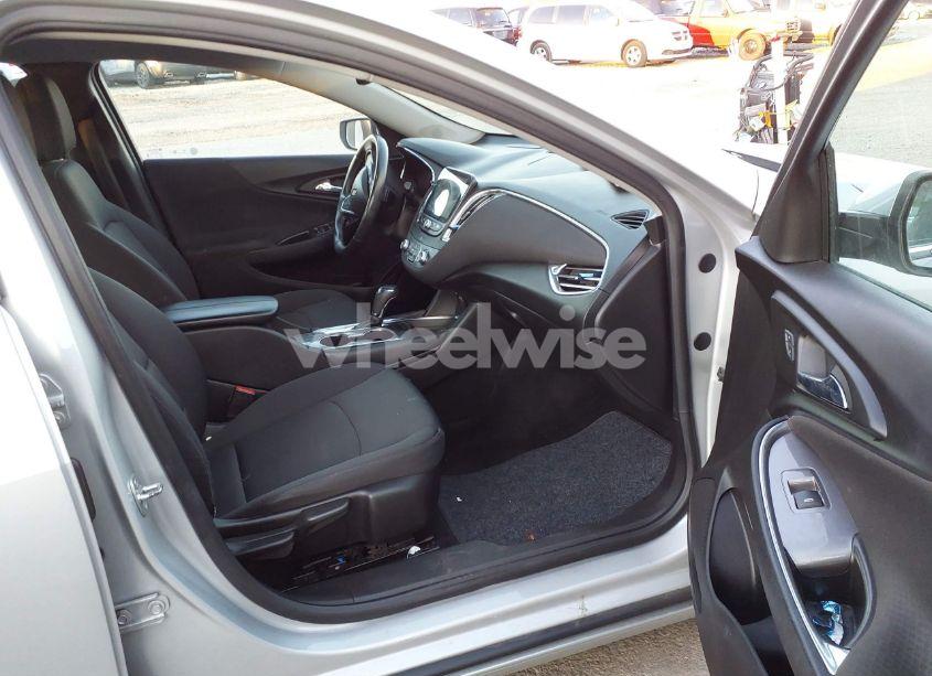 Photo 5 of 2017 Chevrolet Malibu 1LT (VIN 1G1ZE5ST4HF149591)