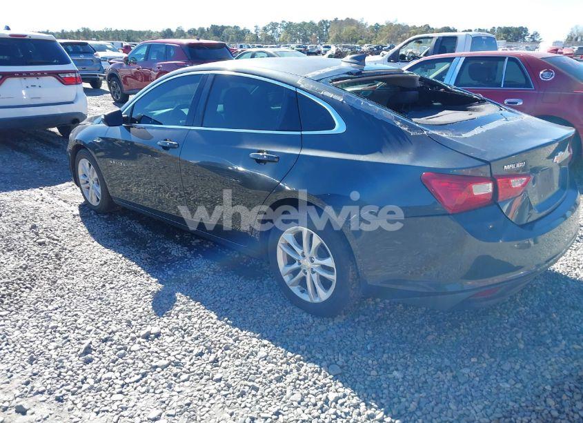 Photo 3 of 2017 Chevrolet Malibu 1LT (VIN 1G1ZE5ST4HF156542)