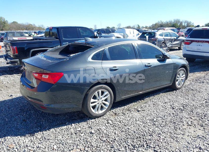 Photo 4 of 2017 Chevrolet Malibu 1LT (VIN 1G1ZE5ST4HF156542)