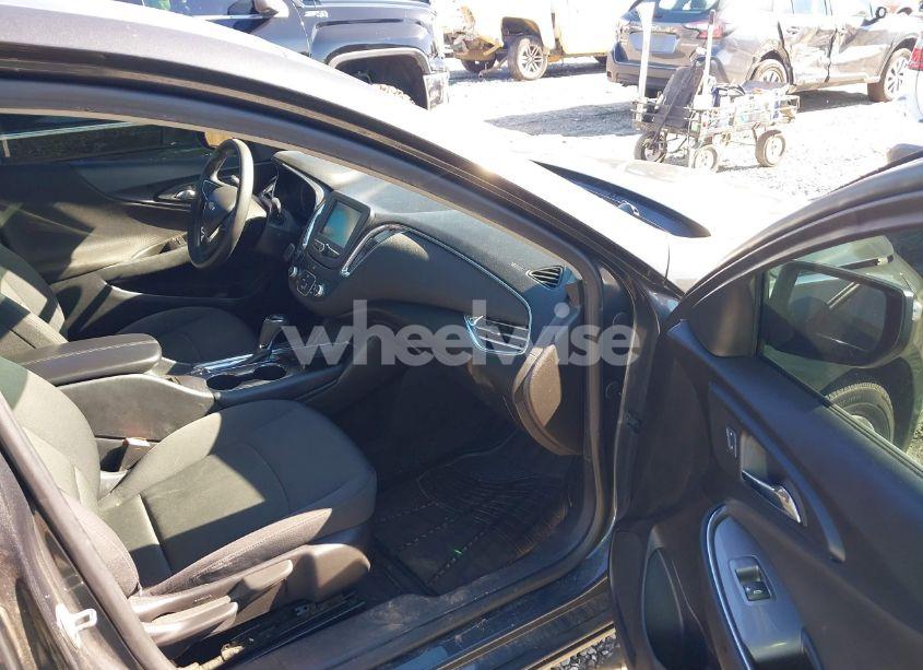 Photo 5 of 2017 Chevrolet Malibu 1LT (VIN 1G1ZE5ST4HF156542)