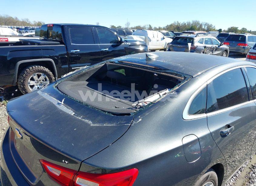 Photo 6 of 2017 Chevrolet Malibu 1LT (VIN 1G1ZE5ST4HF156542)