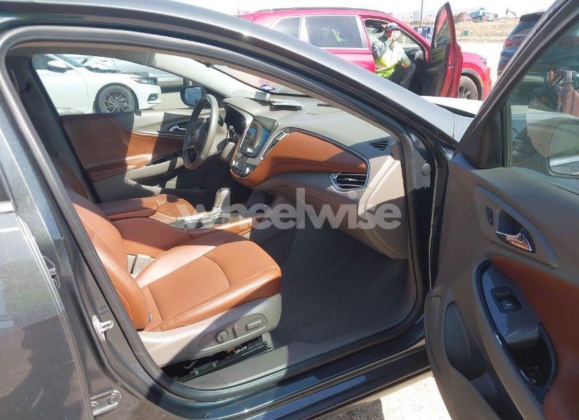 Photo 5 of 2017 Chevrolet Malibu 1LT (VIN 1G1ZE5ST4HF163166)