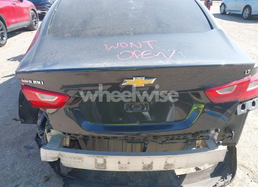 Photo 6 of 2017 Chevrolet Malibu 1LT (VIN 1G1ZE5ST4HF163166)