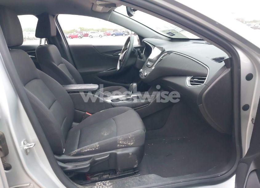 Photo 5 of 2017 Chevrolet Malibu 1LT (VIN 1G1ZE5ST4HF173292)