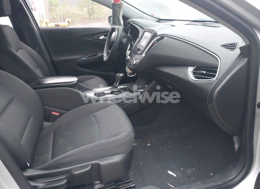 Photo 5 of 2017 Chevrolet Malibu 1LT (VIN 1G1ZE5ST4HF180307)