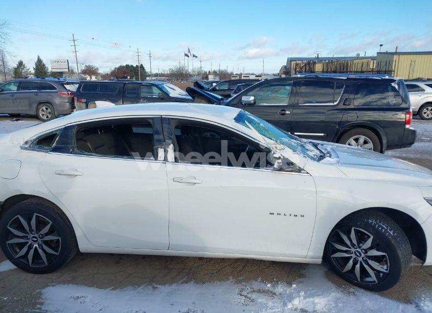 Photo 13 of 2017 Chevrolet Malibu 1LT (VIN 1G1ZE5ST4HF185331)